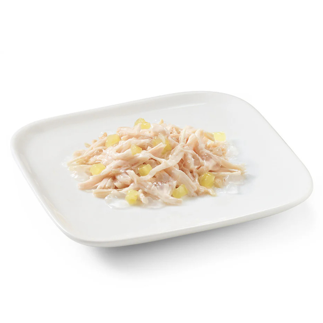 White plate with shredded chicken and green peas on a white background